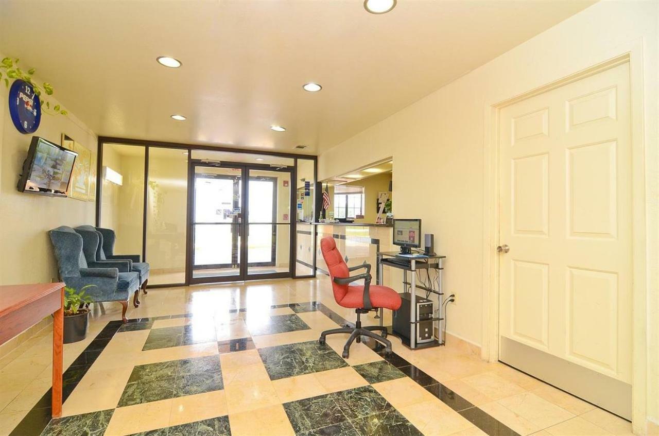 Pine Point Inn & Suites Smithville المظهر الخارجي الصورة
