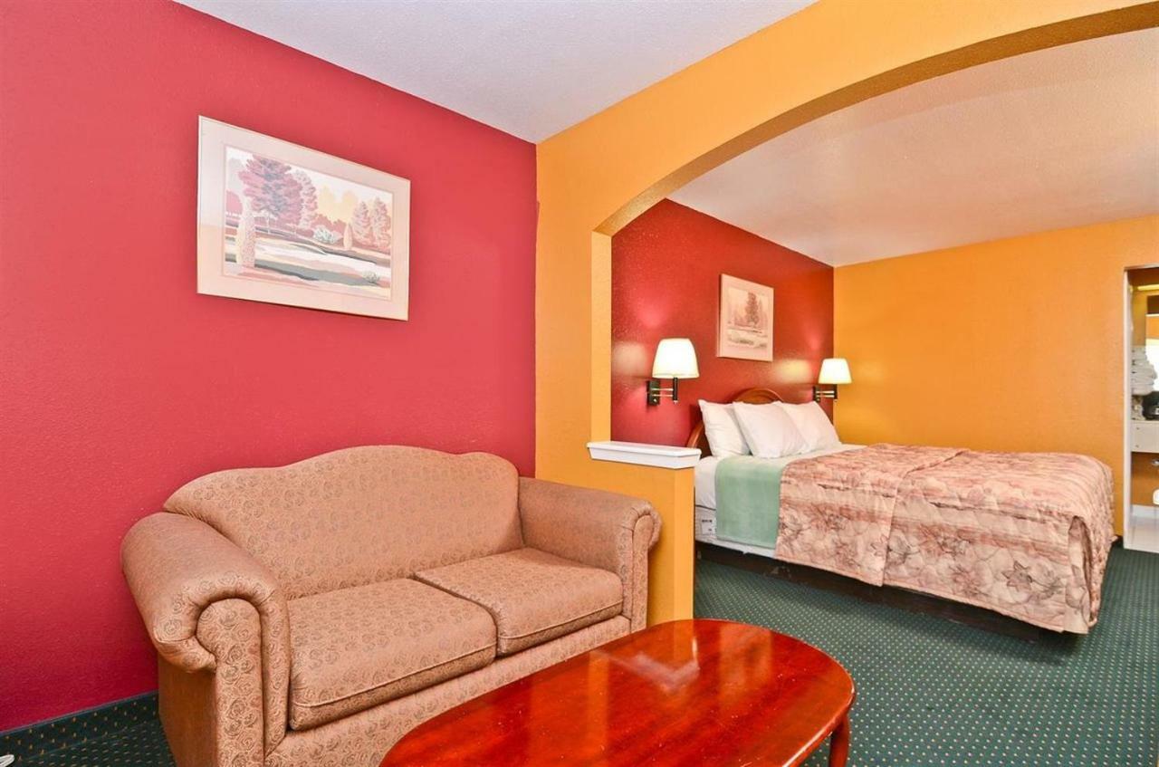 Pine Point Inn & Suites Smithville المظهر الخارجي الصورة